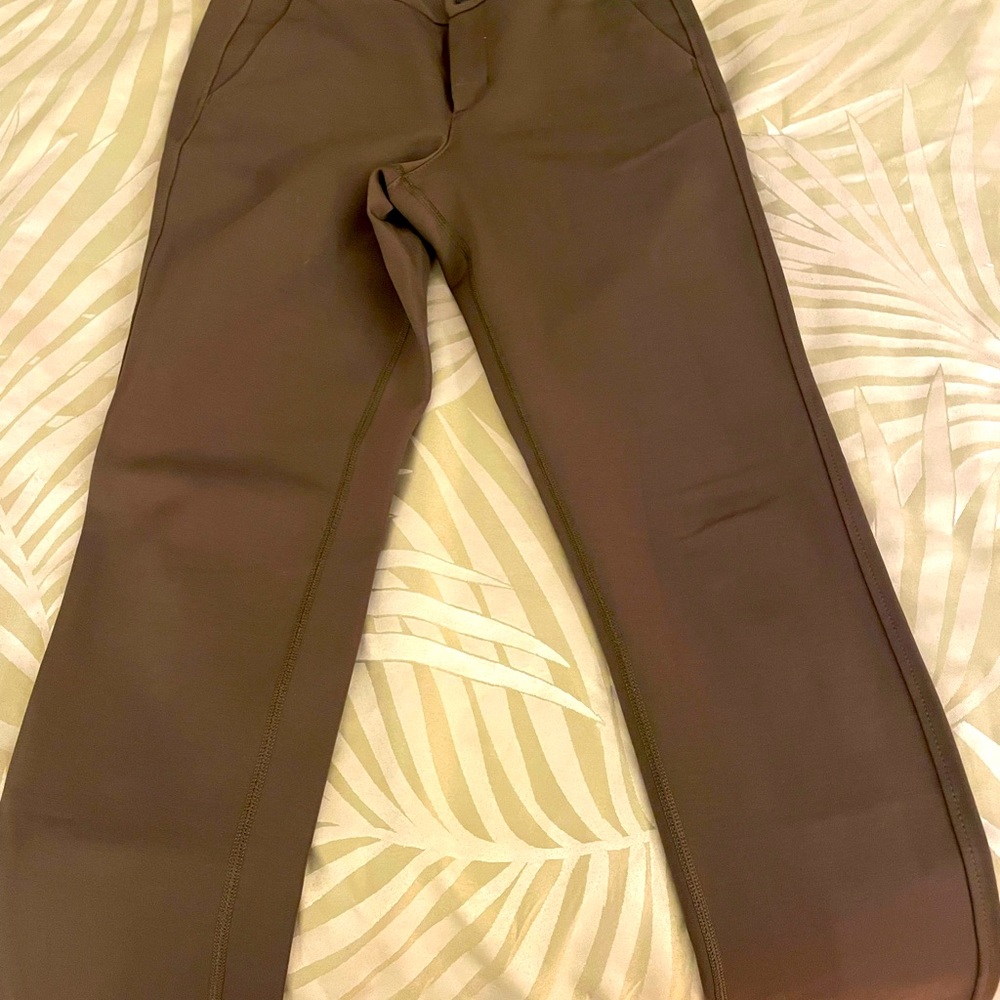 Lululemon City sleek trouser in olive green ( size 4)